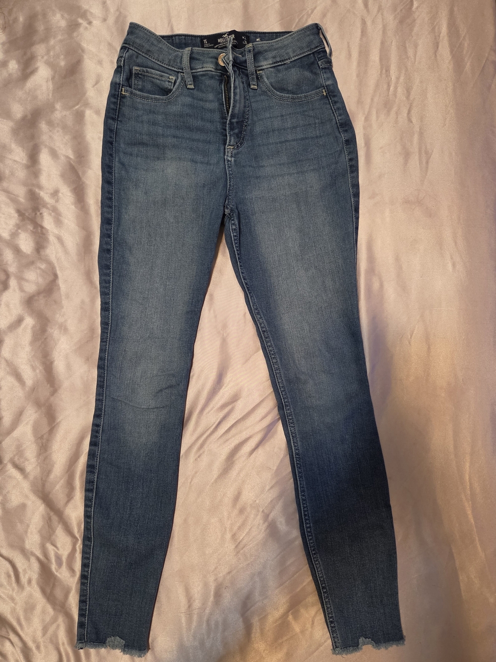 Hollister Women's Curvy Skinny High-Rise Jeans in Medium Blue Wash